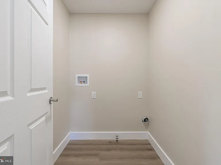 820 Archer St — Photo 15