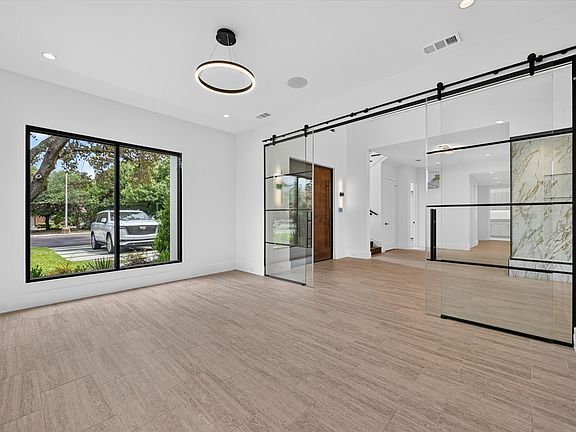 5th image of 6466 Royal Ln
