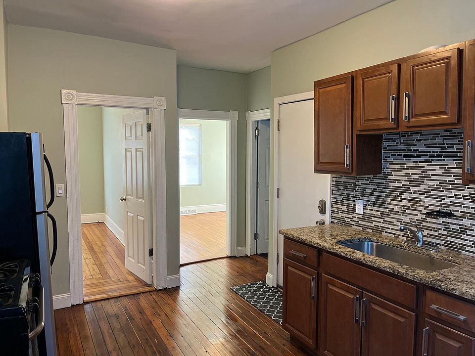 1st image of 52 Sassafras St #1