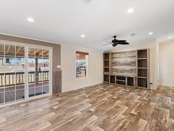 4th image of 506 Oakwood St
