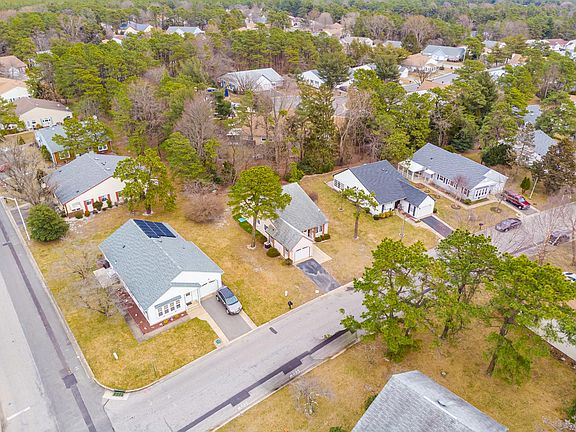3rd image of 18 Penwood Dr