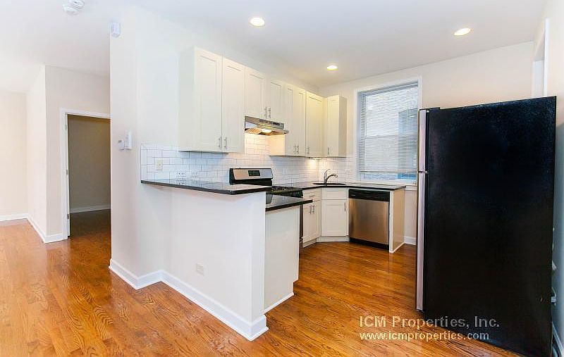 1st image of 855 W Cornelia Ave #1K