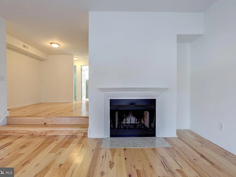 2751 Pennsylvania Ave #B103 — Photo 8