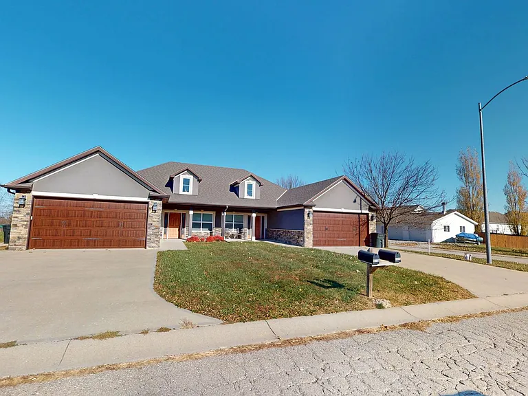 11669 Ridgeway Ct — Photo 3