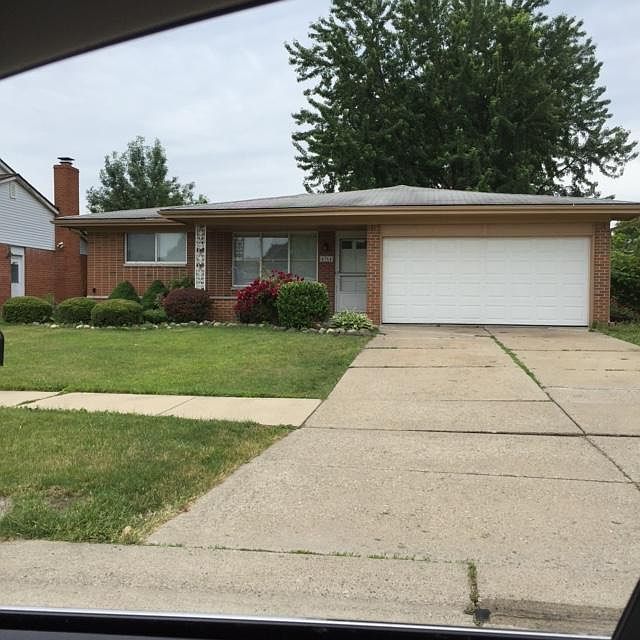 Front Of House with Porch