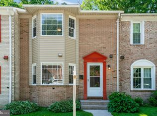 9123 Galbreth Ct, Springfield, VA 22153