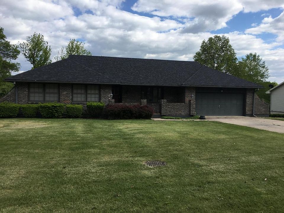 1st image of 710 N Lake Dr