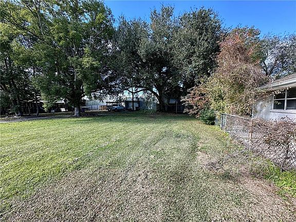 4th image of 2712 Plaza Dr