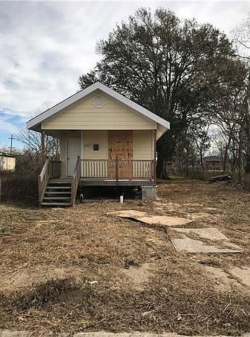 1st image of 2427 Montegut St