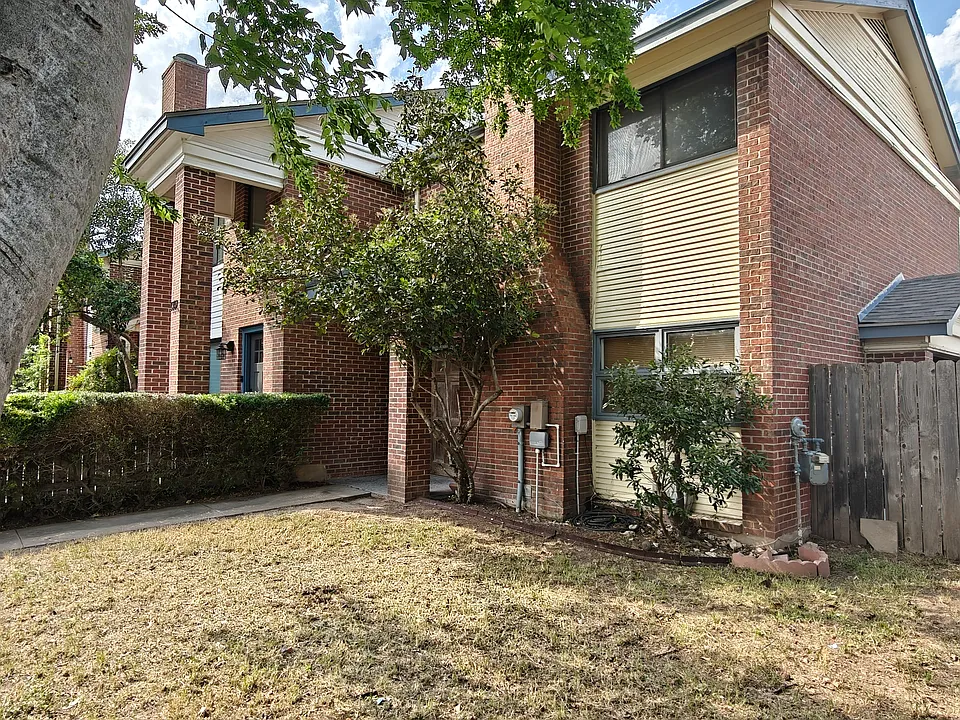 3300 Foster Ln