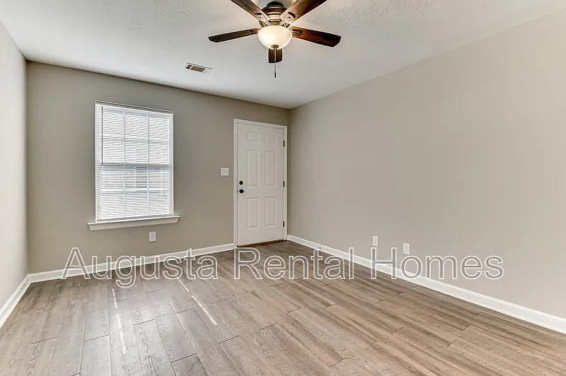 2 bed, 1.0 bath, 700 sqft, $1,100 — Photo 4