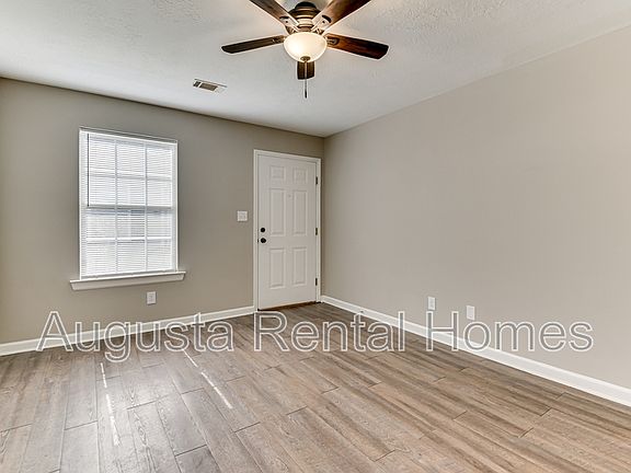 4th image of 1718A Hicks St
