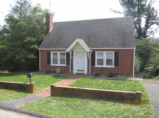 744 Pine Ave, Waynesboro, VA 22980