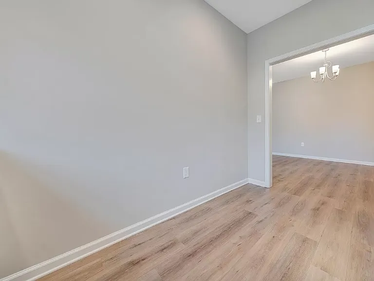 915 Holland Loop NW — Photo 3