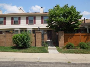 40052 Crosswinds Dr, Novi, MI 48375