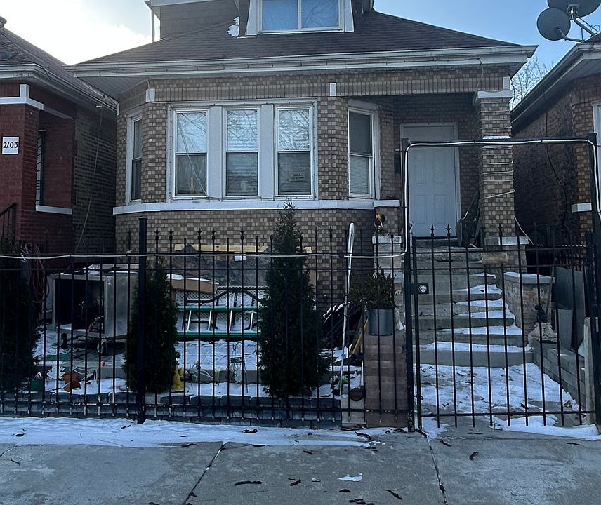 1st image of 2107 W 70th Pl