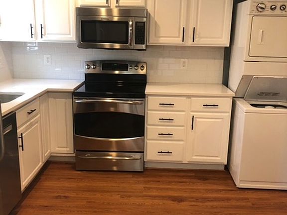 4th image of 6704 Kenwood Forest Ln