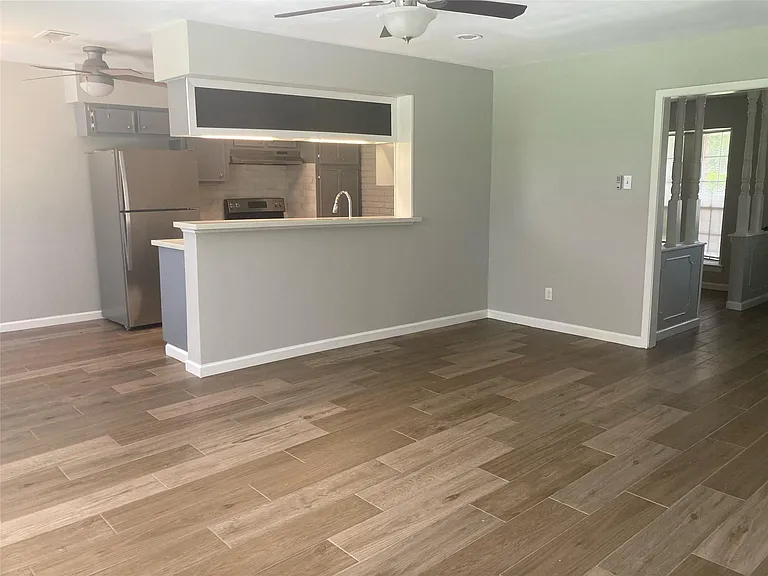 415 Cole St — Photo 2
