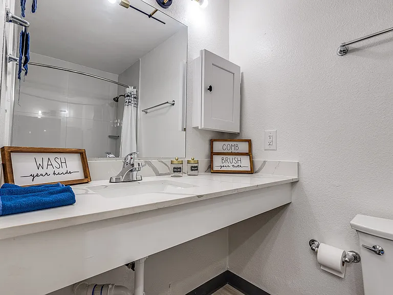 Clean, Modern Bathroom