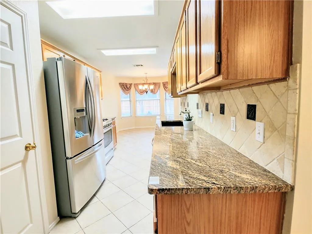 3 bed, 1361 sqft, $1,900 — Photo 4