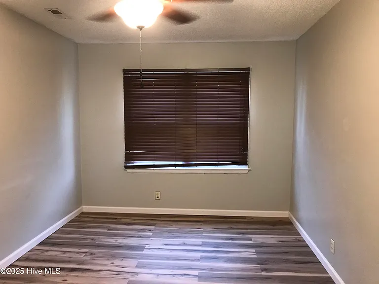 112 Basswood Ct — Photo 8