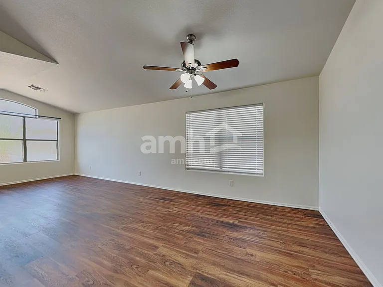 10262 W Patrick Ln — Photo 9
