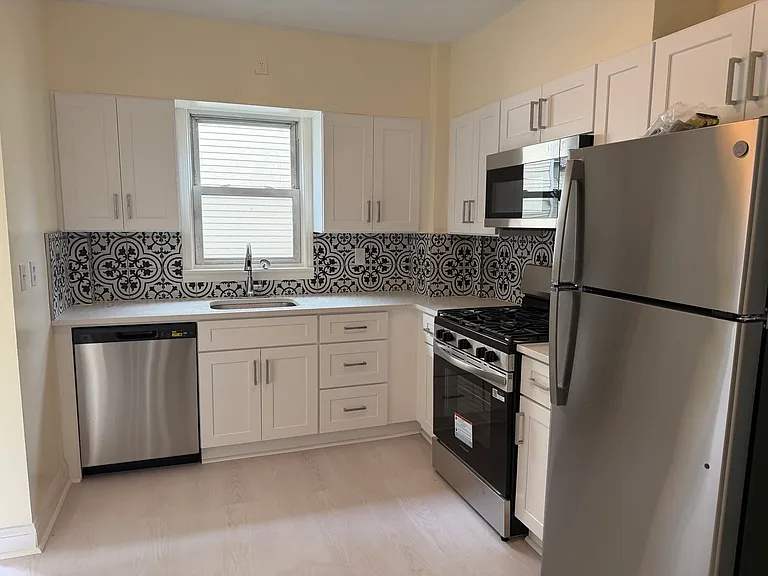 14 Sherman Ave #1 — Photo 4