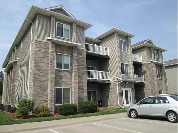 205 Sadler Ln, North Liberty, IA