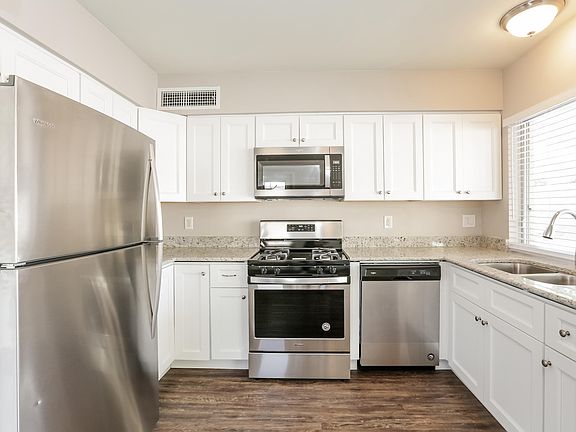 5th image of 2455 E Vista Dr