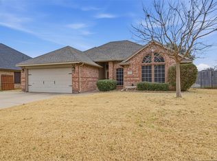 913 Raenae Dr, Burleson, TX 76028
