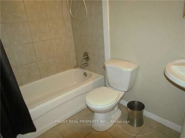 785 Greenfield Cres — Photo 10