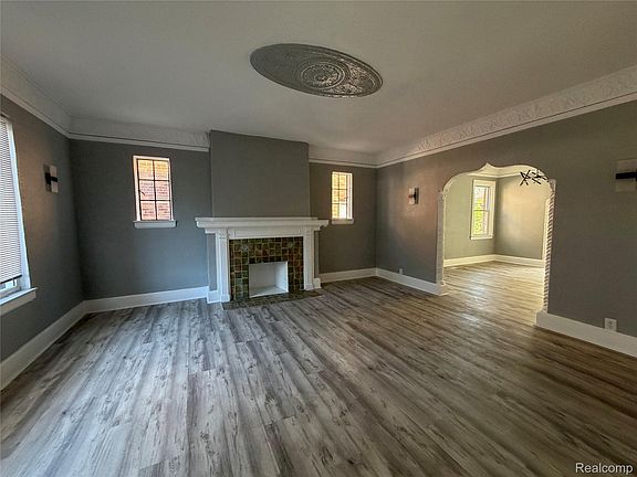 4th image of 3031 Glendale St
