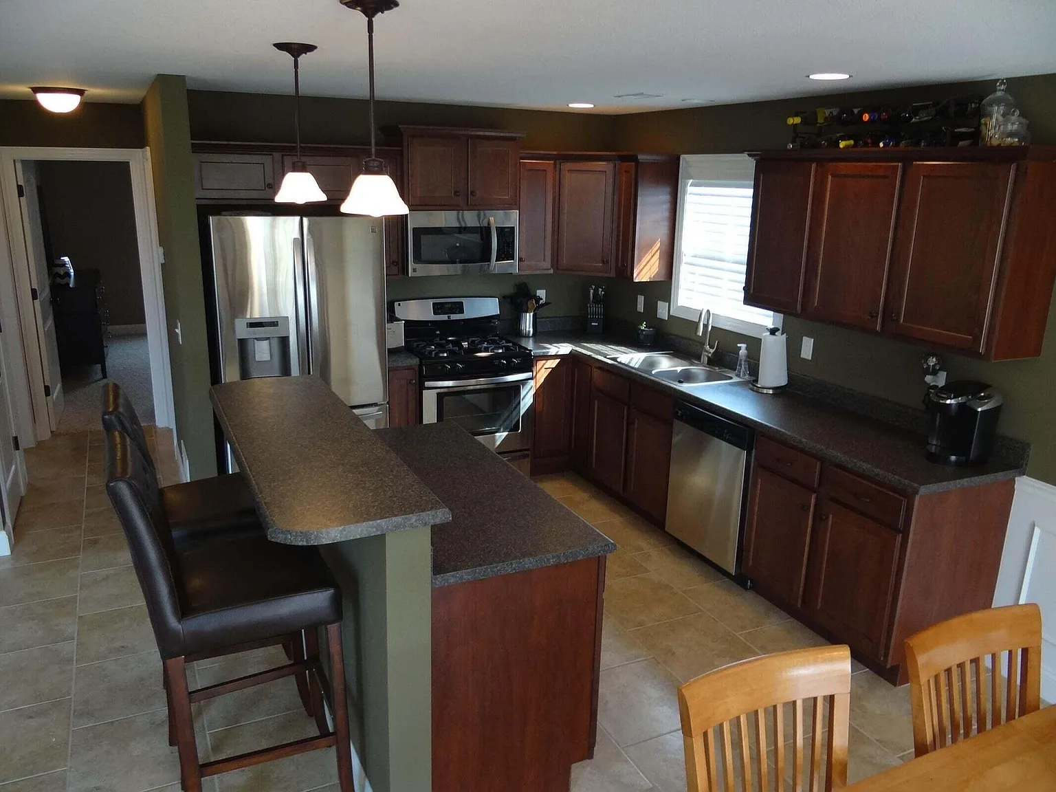 3 bed, 2.0 bath, 1634 sqft, $2,195 — Photo 4