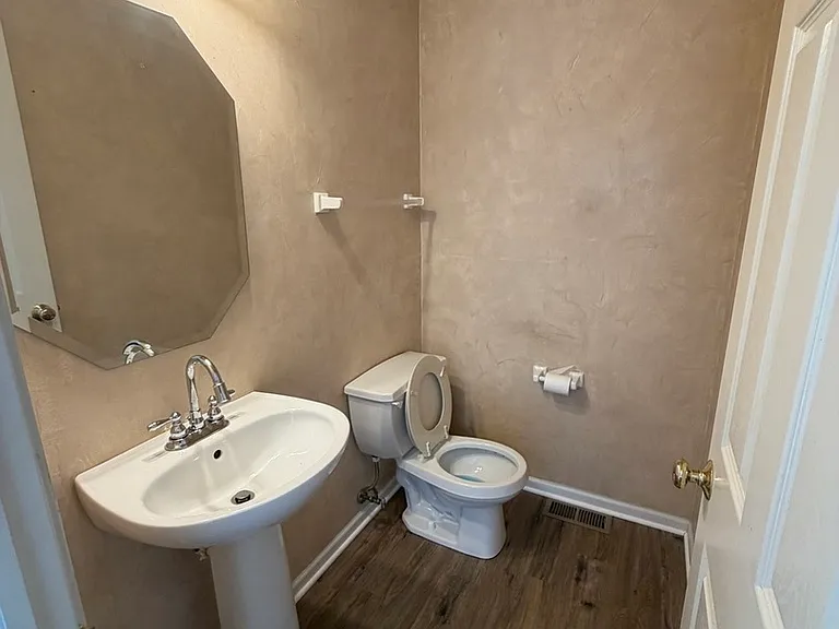 2503 Oak Tree Ln #0 — Photo 5