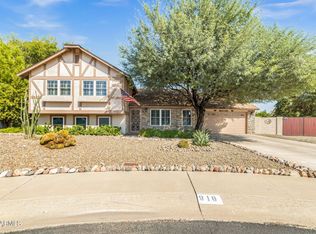 910 E Kerry Ln, Phoenix, AZ 85024