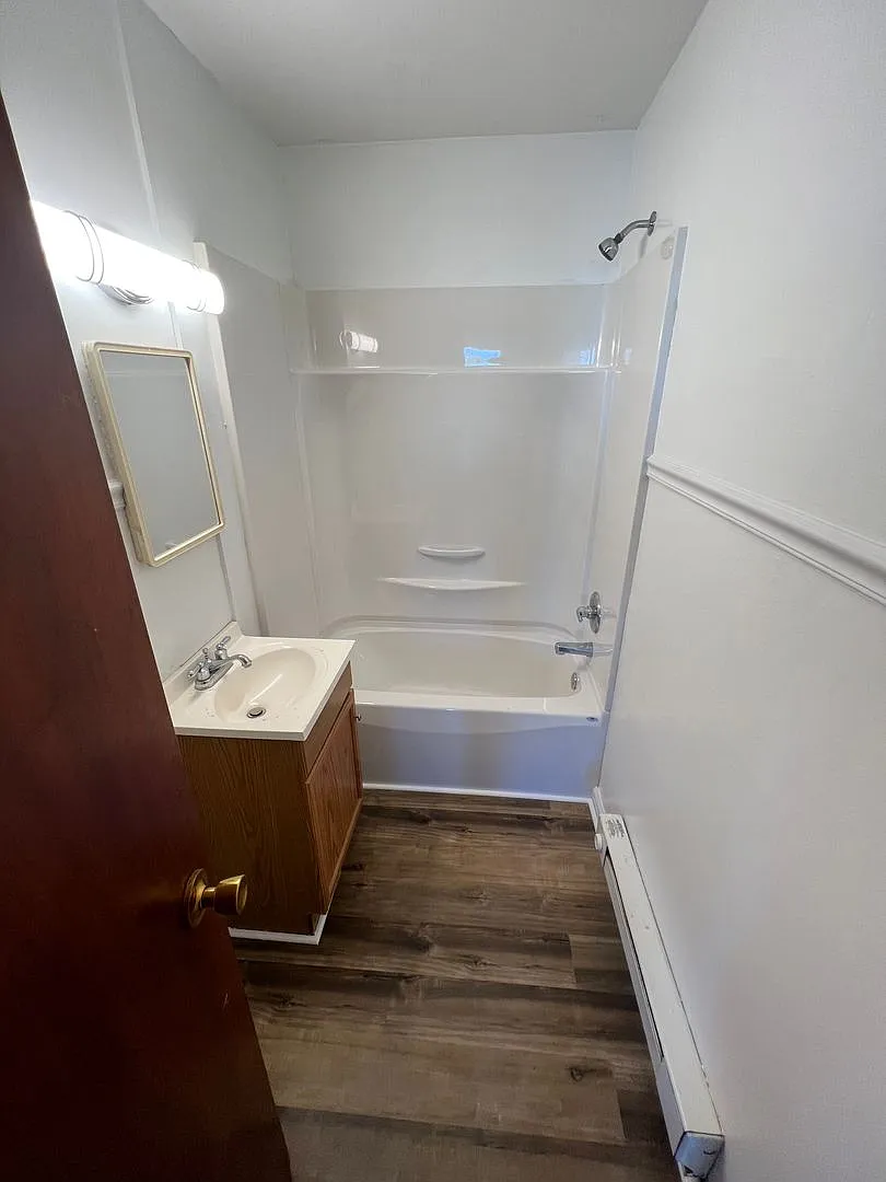 Studio Apartment in Jerseyville — Photo 4