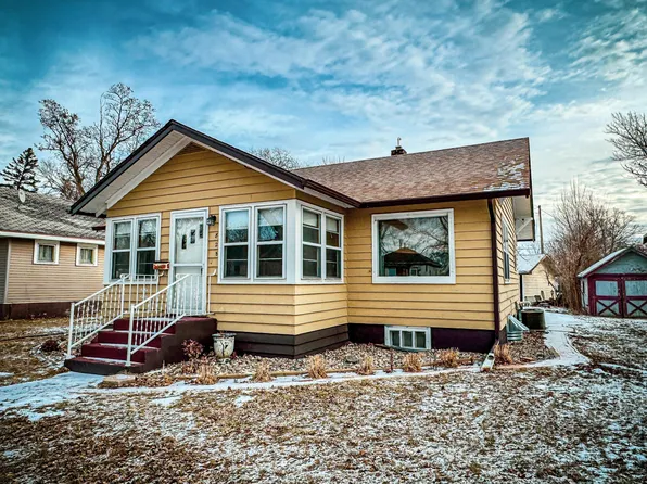 828 Frank Ave SE, Huron, SD 57350