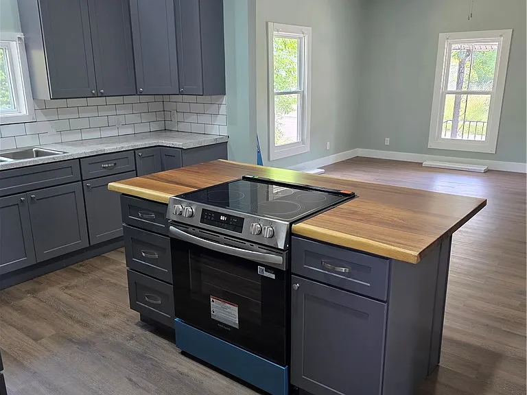 112 Simmons St — Photo 6