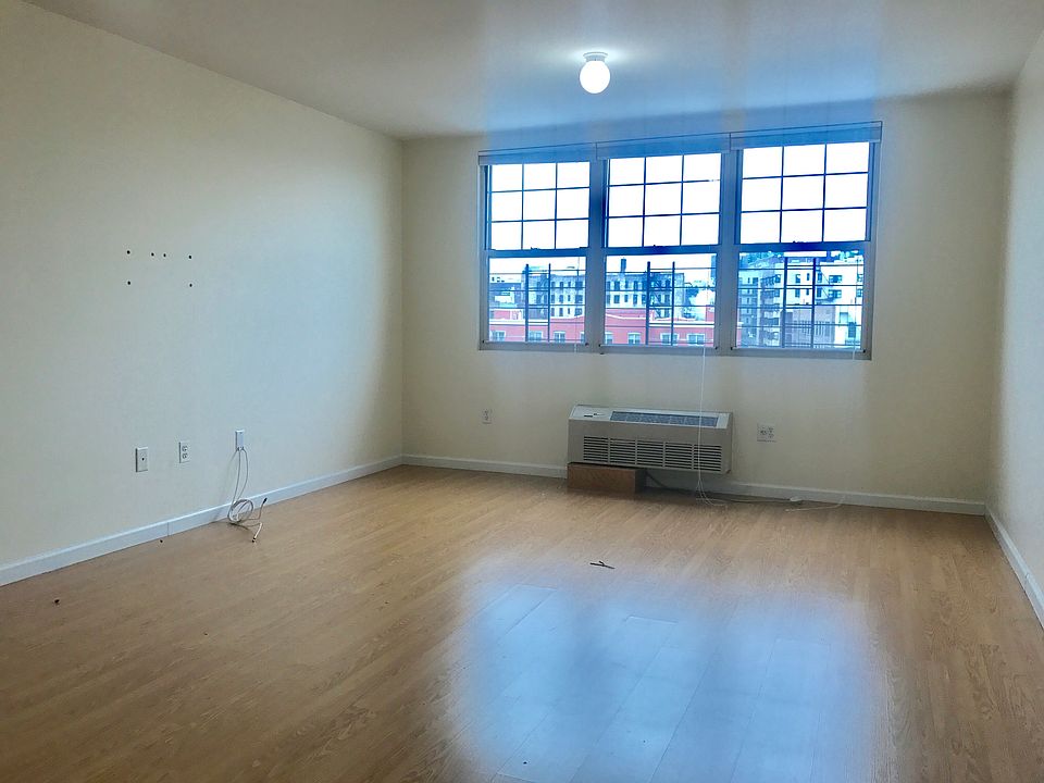 2nd image of 1765 Townsend Ave APT 11F
