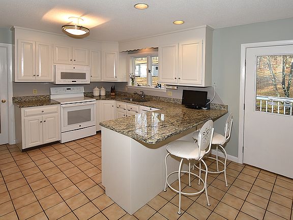 Spacey breakfast/lunch bar