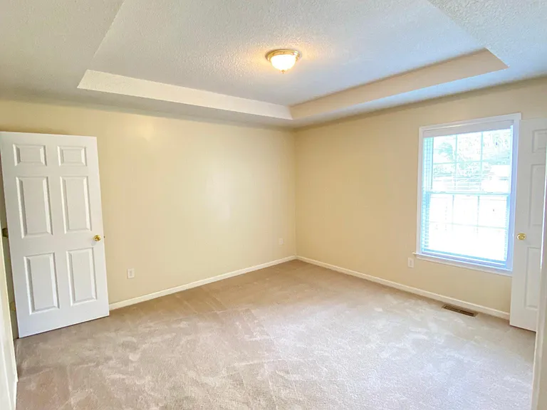 17 Champlain Dr — Photo 5