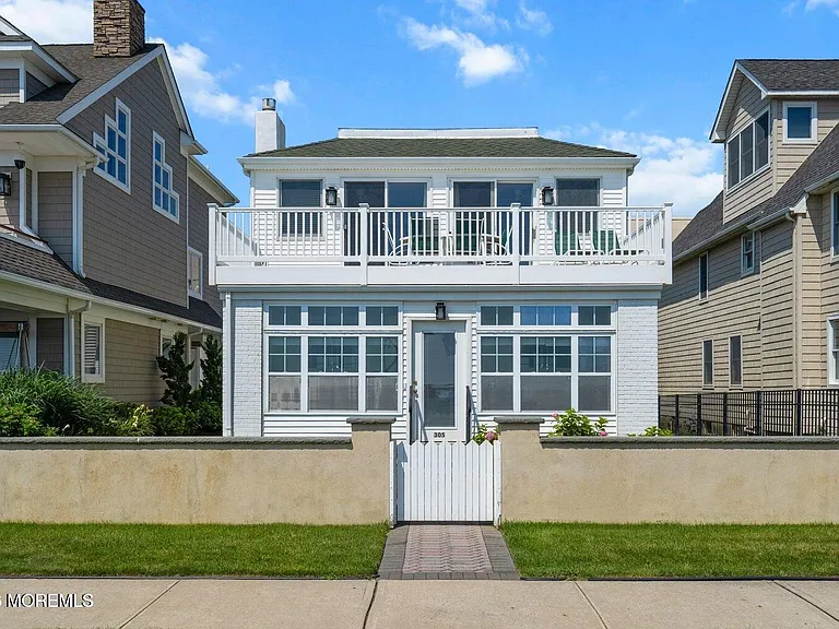 305 Ocean Ave — Photo 1
