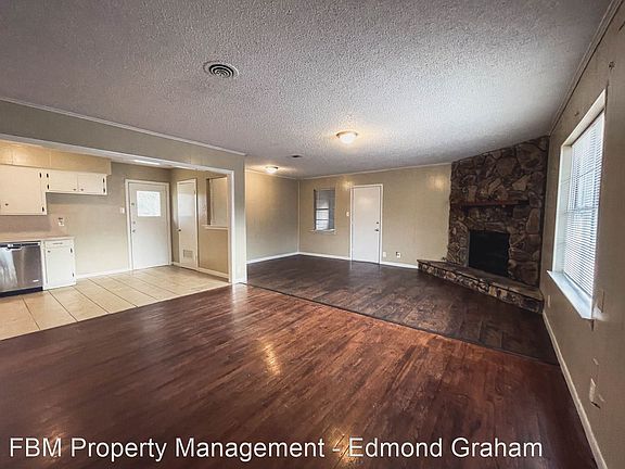 2nd image of 812 Lynn Ct