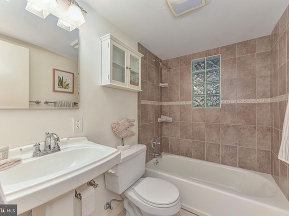 5th image of 318 Lamond Pl