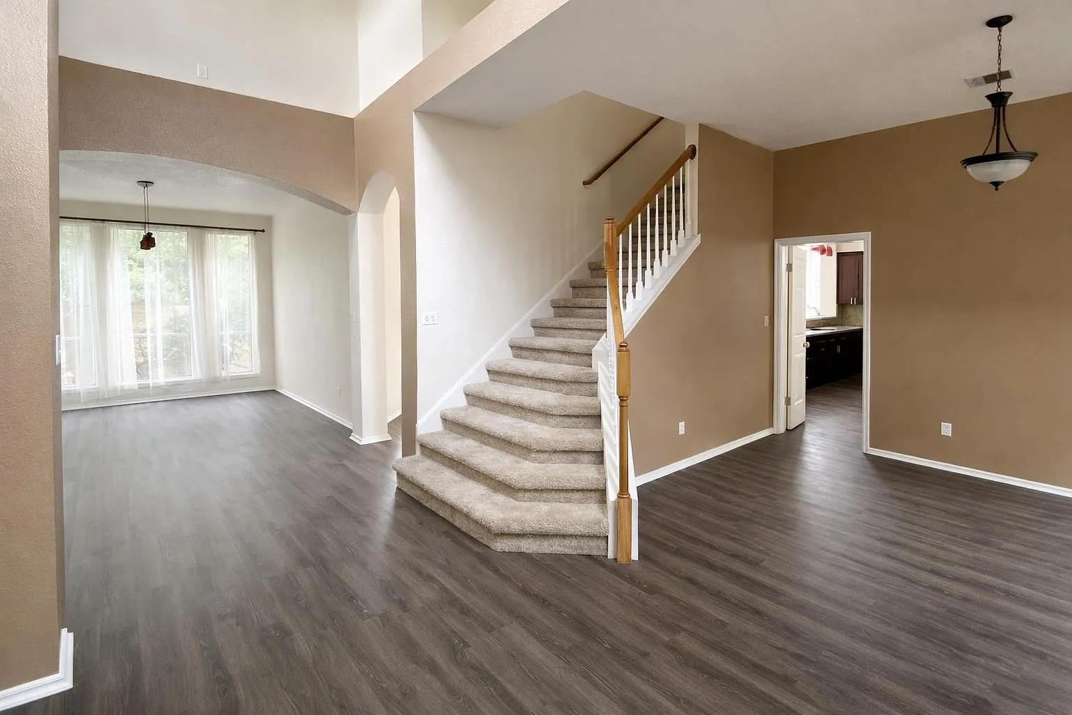 4 bed, 3.0 bath, 2908 sqft, $2,700 — Photo 2