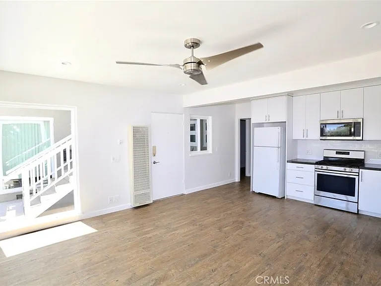 180 Cliff Dr — Photo 2