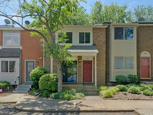 308 Sanderson Dr, Sterling, VA 20164