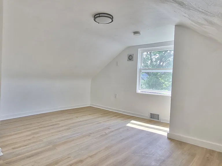 1025 Kenneth Ave #2 — Photo 16