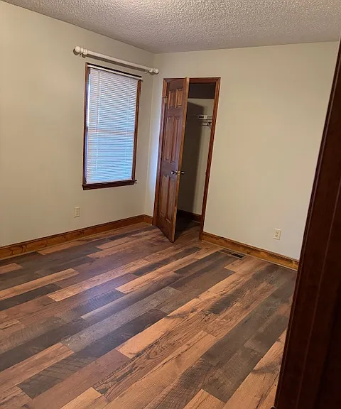 922 Lanier Ln — Photo 5