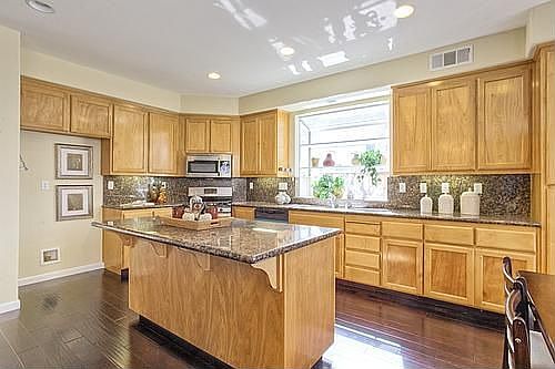 4th image of 723 Jubilee Ln
